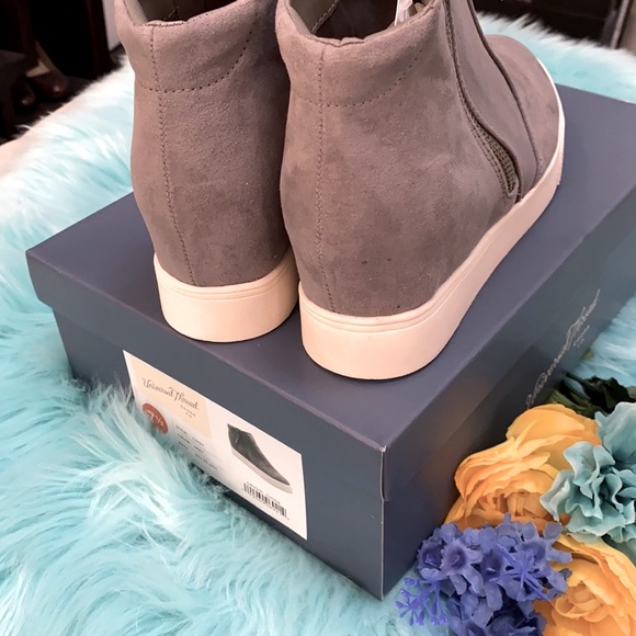 NEW! Cindy Grey Side Zipper Bootie Shoes - Picture 4 of 4